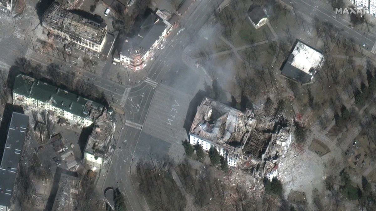 РФ намагається зняти з себе відповідальність за бомбардування драмтеатру в Маріуполі – ГУР