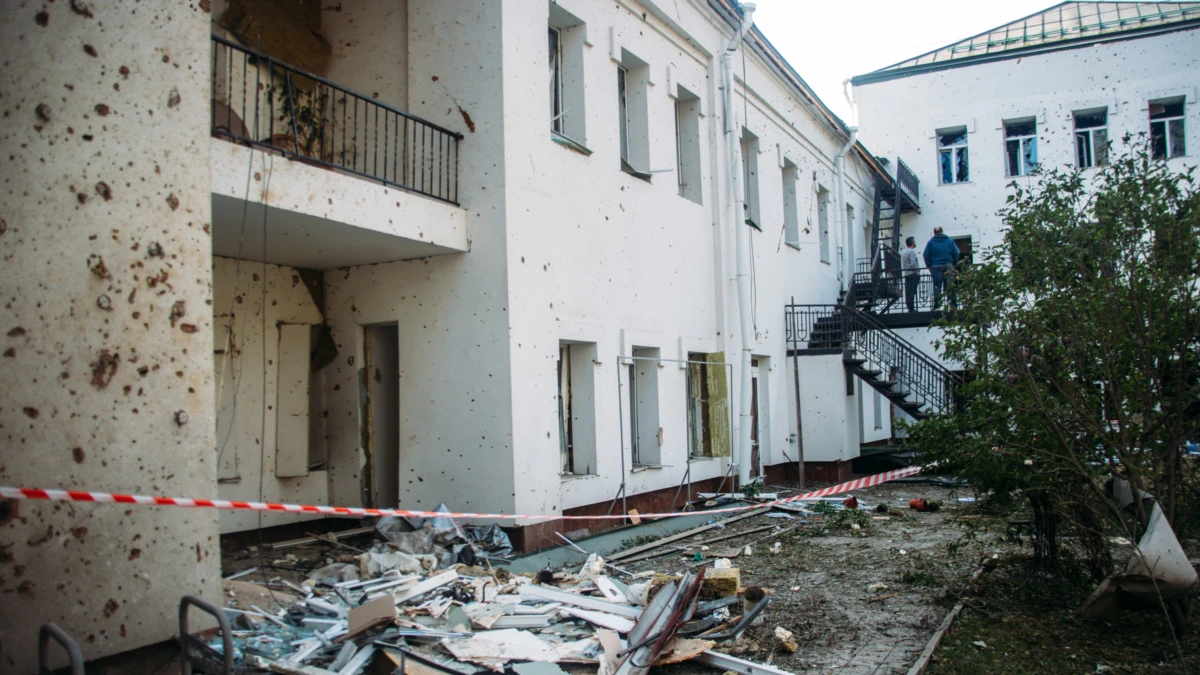 Влада показала наслідки російського удару по центру Миколаєва (фото)