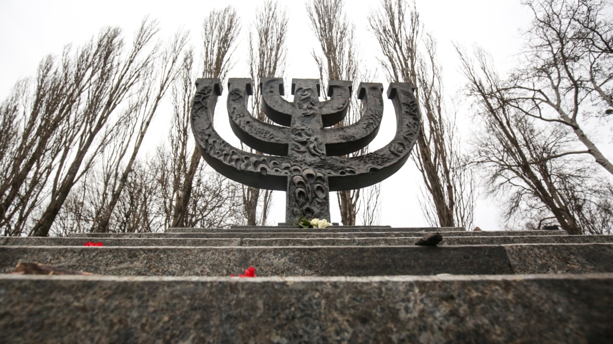 У день пам’яті жертв Бабиного Яру Шмигаль порівняв дії нацистів з нинішніми діями армії РФ
