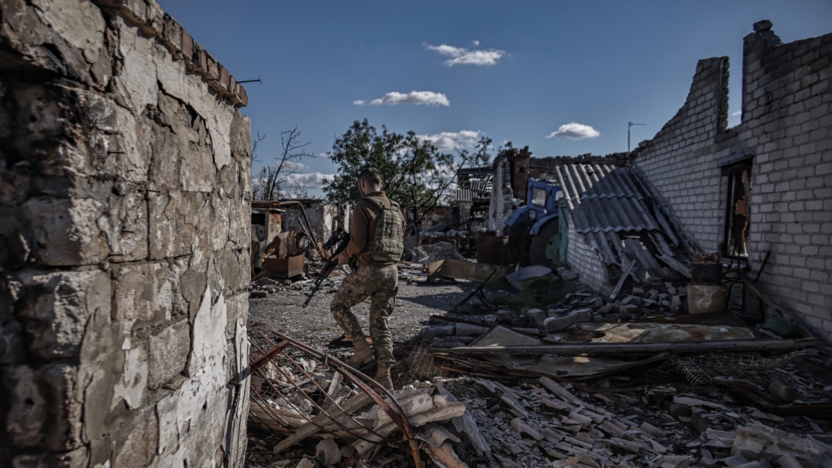 Армія РФ вдарила ракетами по житловому будинку в Кураховому, постраждала жінка – ОВА