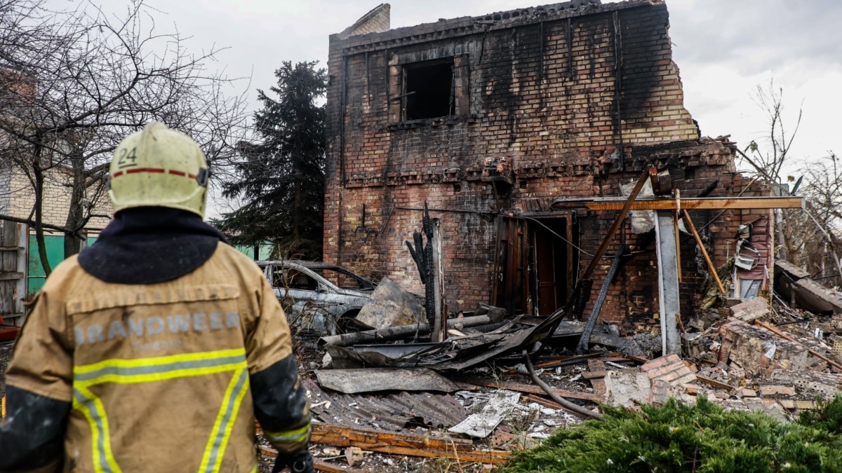 На Київщині через удар РФ пошкоджений 21 будинок, лікарня, автомобілі – поліція