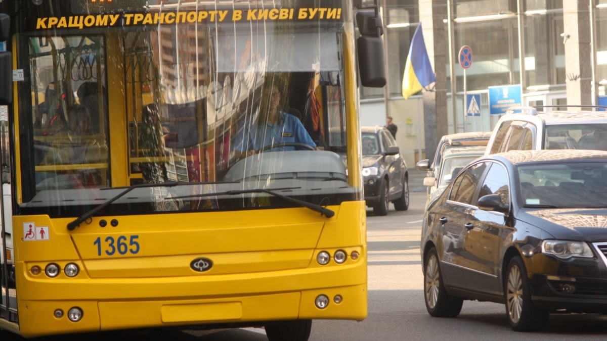 У Києві на маршрути виходять автобуси, надані міжнародними партнерами – Кличко