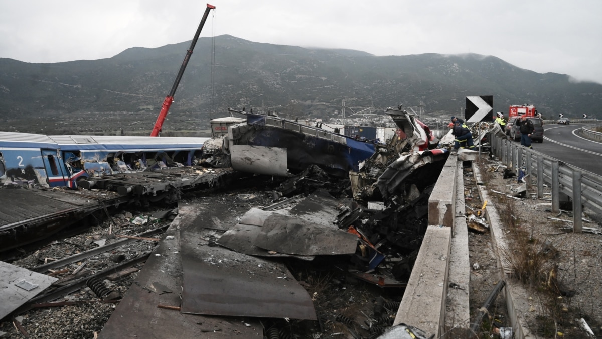 МЗС перевіряє, чи постраждали українці в аварії поїздів у Греції, де кількість загиблих зросла до 36