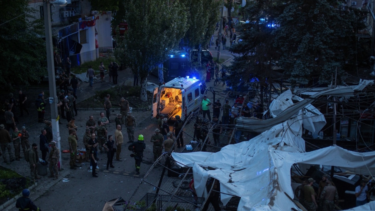 У Краматорську з-під завалів дістали тіло 12-ї жертви атаки військ РФ. Аварійно-рятувальні роботи завершені