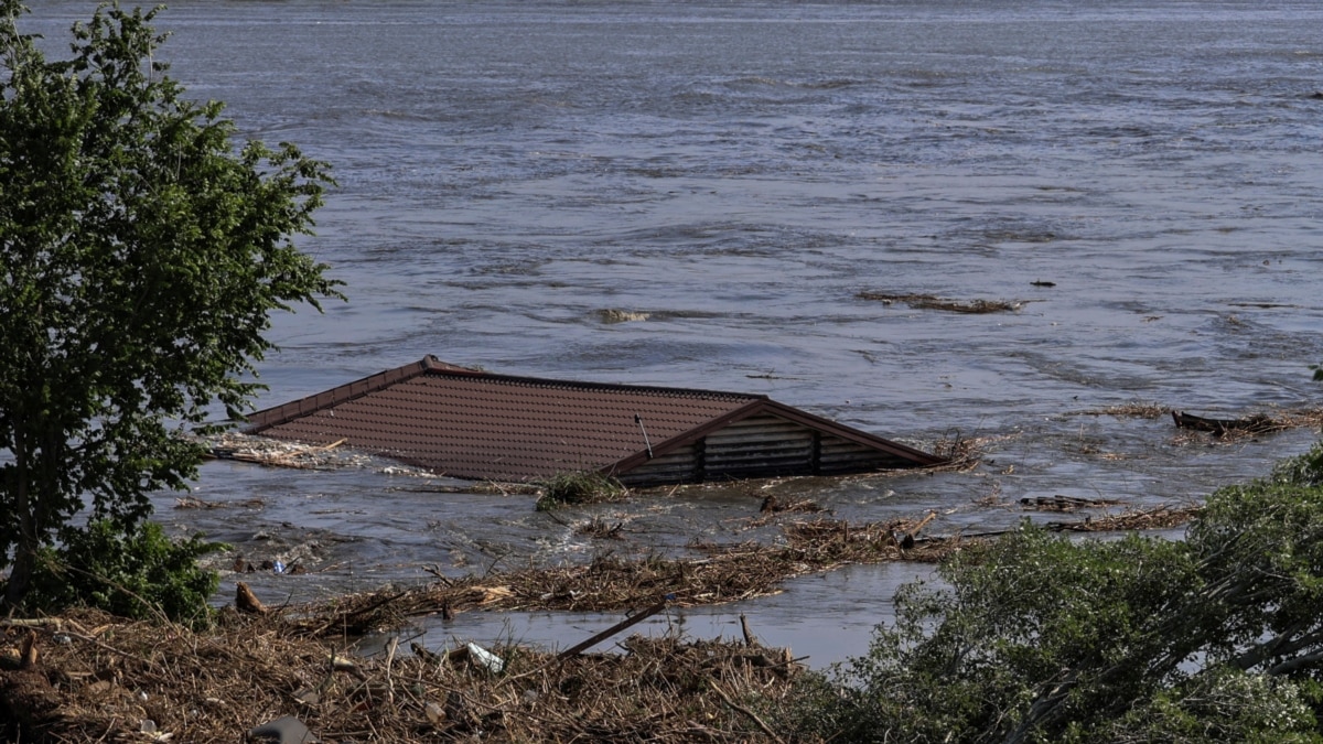 Херсонська ОВА прогнозує збільшення рівня води ще на метр, вже затоплені понад 1800 будинків