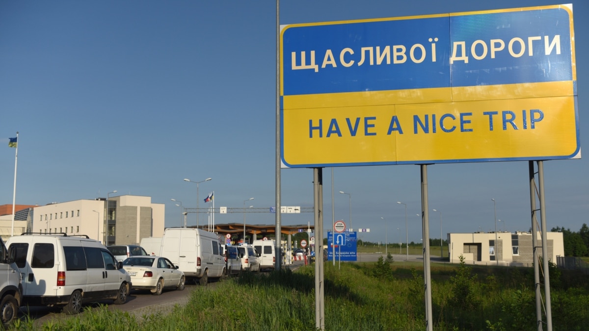 На одному з пунктів пропуску заблоковано рух вантажівок з України до Польщі – протестують польські фермери