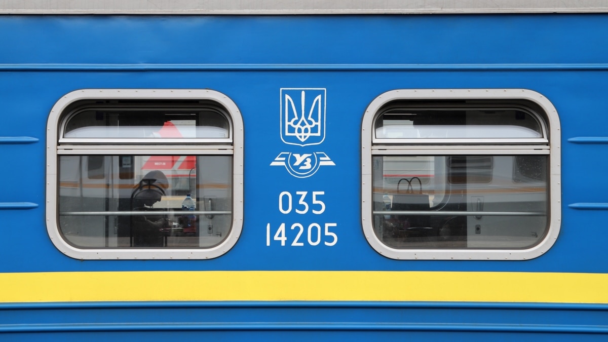 Шмигаль відповів, чи можливі жіночі купе у всіх поїздах української залізниці