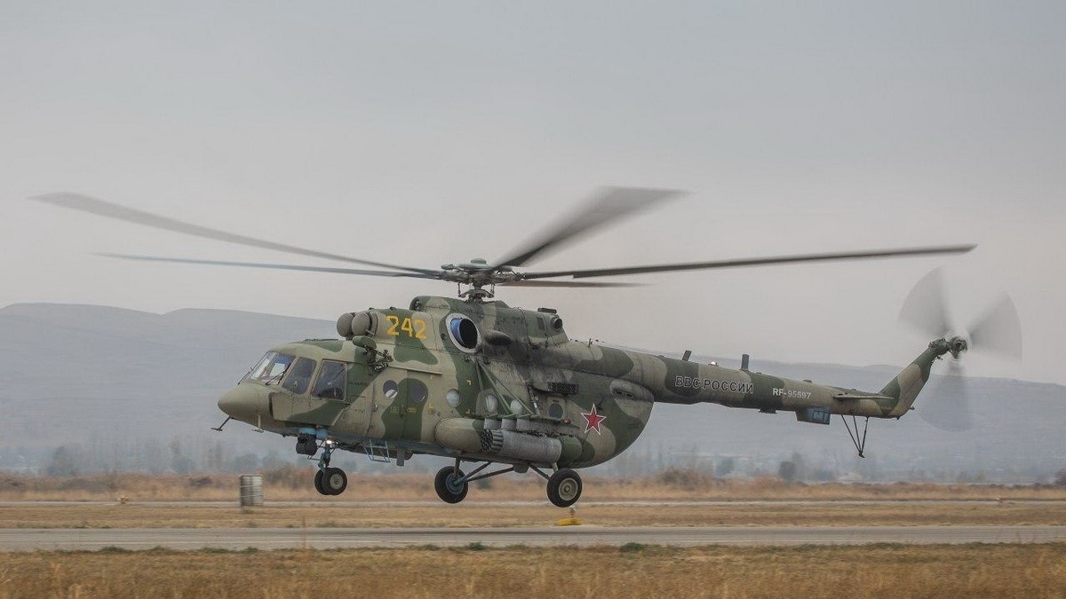 ССО заявили про знищення 9 гелікоптерів, пошкодження злітних смуг під час удару по аеродромах РФ у Бердянську й Луганську